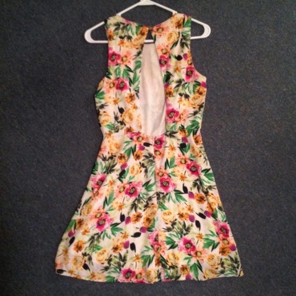 Forever 21 Tropical Floral Dress Open Back Dress M - Picture 2 of 4
